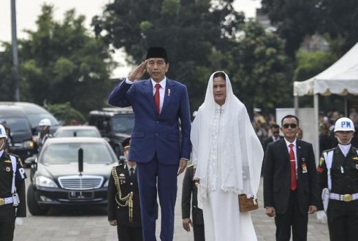 Saat Melepas Bu Ani, Jokowi Sebut Sang Flamboyan Telah Pergi - GenPI.co