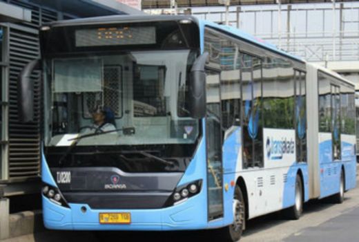Duh, Bocah Takbir Idul Fitri di Atas Busway Tergencet Terowongan! - GenPI.co