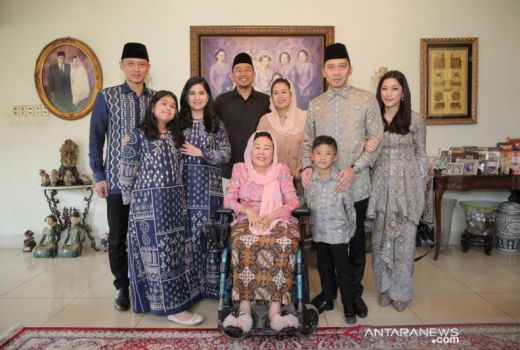 Selain ke Jokowi dan Mega, AHY - Ibas Juga Sowan ke Istri Gus Dur - GenPI.co