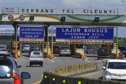 Pintu Tol Cileunyi Bandung macet 2 KM - GenPI.co