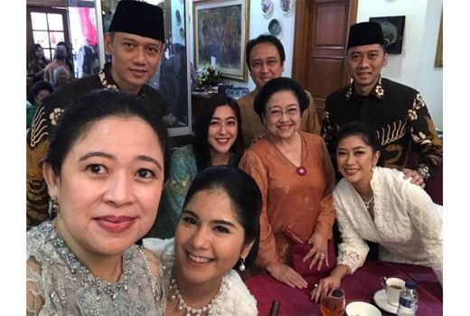 Akrabnya Momen Wefie Puan - Mega dengan AHY - Ibas - GenPI.co