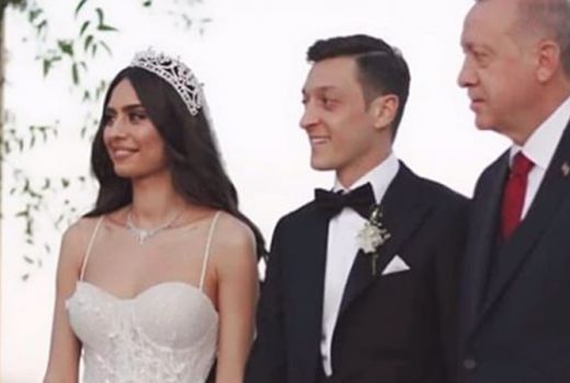 Mesut Ozil Nikahi Ratu Kecantikan Turki - GenPI.co