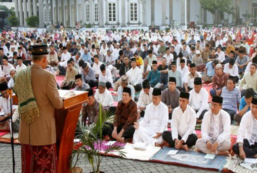 Khotbah Shalat Idul Fitri Isinya Politik, Jemaah 'Walk Out' - GenPI.co