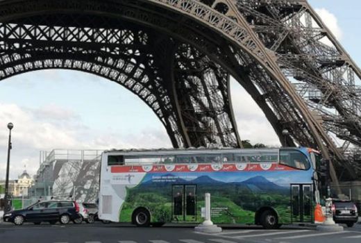 Bus Wonderful Indonesia Lagi Keliling Paris di Piala Dunia Putri - GenPI.co