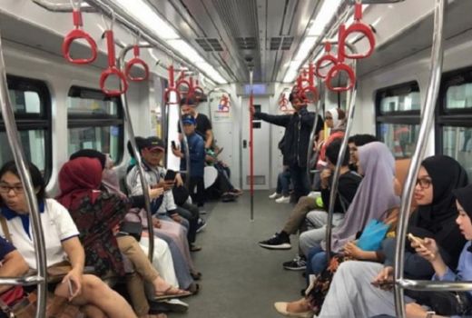 Hari Pertama, 5.000 Warga Coba Layanan LRT Jakarta - GenPI.co