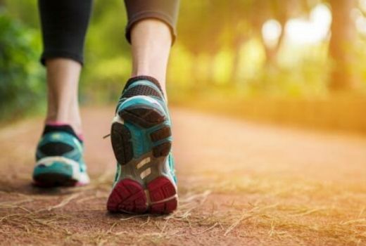 Malas Olahraga Berat tapi Ingin Kurus? Jalan Kaki! - GenPI.co