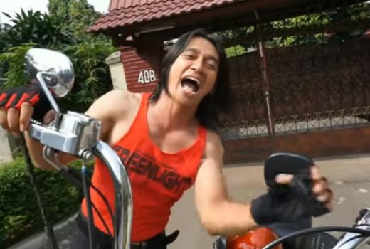 Agung Hercules Pernah Naik Motor Sidoarjo-Jakarta Pakai Singlet! - GenPI.co