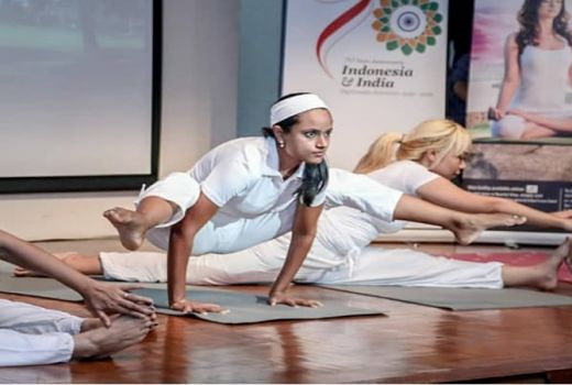 5 Manfaat Berlatih Yoga untuk Kesehatan - GenPI.co