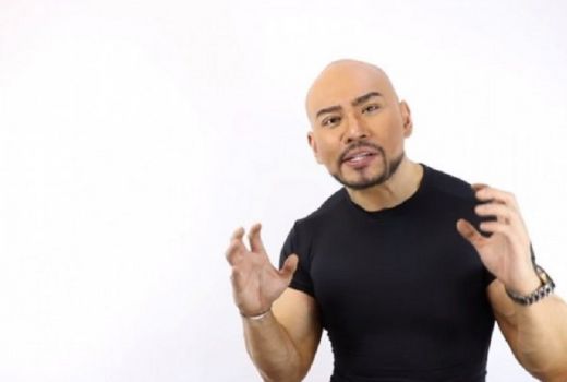 Mantap Memeluk Islam, Deddy Corbuzier Bersyahadat di Hitam Putih - GenPI.co