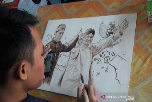 Jokowi - Prabowo Bergandengan Tangan Dalam Goresan Pyrography - GenPI.co