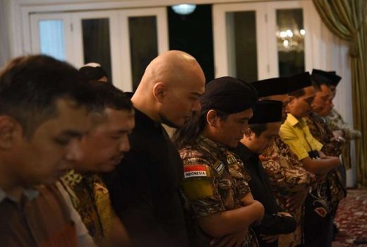 Masuk Islam, Deddy Corbuzier Sholat di Rumah Ma'ruf Amin - GenPI.co