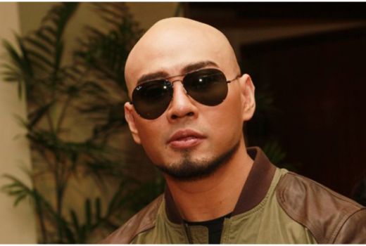 Sebelum Deddy Corbuzier jadi Mualaf, 8 Artis Ini juga Masuk Islam - GenPI.co