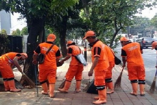 Pasukan Orange Bersihkan Lokasi Demo di Patung Kuda - GenPI.co