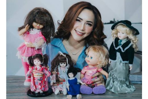 Furi Harun, Selebgram Ini Datangkan Hantu Melalui Boneka Mistis - GenPI.co