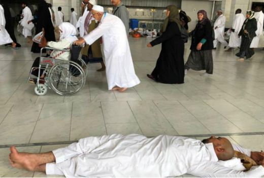 Cuaca Panasnya Nampol, Tapi Ubin Masjidil Haram Makkah Tetap Adem - GenPI.co