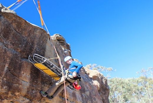 Begini Motode Vertical Rescue yang Digunakan Tim Evakuasi Thoriq - GenPI.co