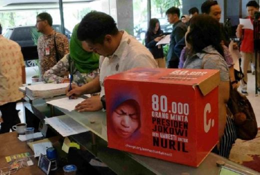 300 Ribu Orang Tandatangani Petisi Bebaskan Baiq Nuril - GenPI.co