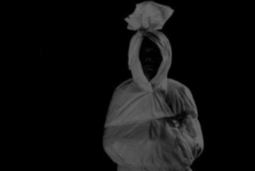 Terekam CCTV, Satpam Ngacir Liat Pemotor Bonceng Pocong! - GenPI.co