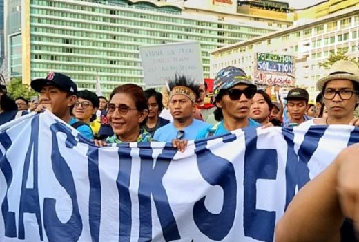 Menteri Susi dan Ridho Slank Demo Tolak Sampah Plastik di Monas - GenPI.co