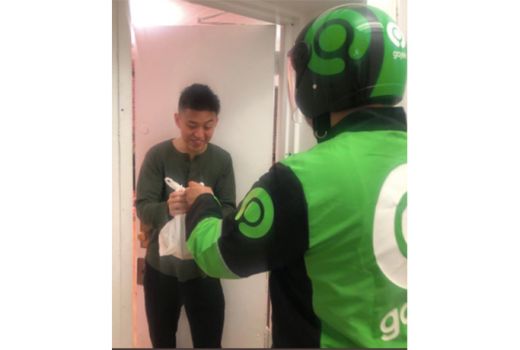 Epic, GOJEK Antar Langsung Makanan Indonesia ke Rich Brian di NY - GenPI.co