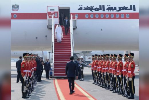 Jokowi Senyum Lebar Sambut Putra Mahkota Uni Emirat Arab - GenPI.co