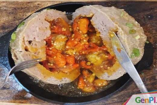 Bakso Ini Penuh dengan Lava Cabai, Sekali Coba dijamin Ketagihan! - GenPI.co