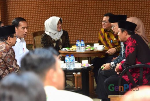 Jokowi Ngopi di Benteng Pendem - GenPI.co