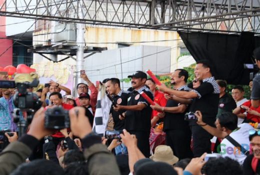 4.000 Kue Keranjang di Solo Dibagikan ke Masyarakat - GenPI.co