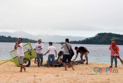 Aksi Bersih Pantai untuk Tarik Wisatawan - GenPI.co
