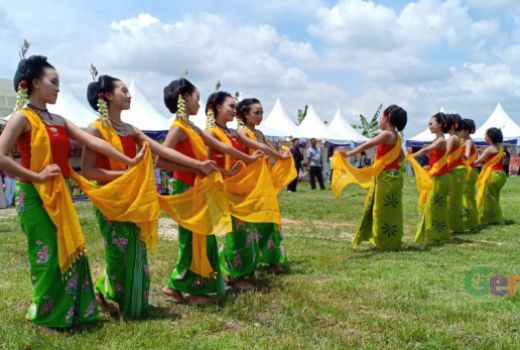 Penampilan 1000 Penari dalam Event Kamagayo - GenPI.co
