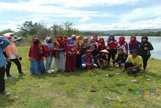 Peduli Lingkungan, Mahasiswa Tanam Pohon di Pantai Ini - GenPI.co