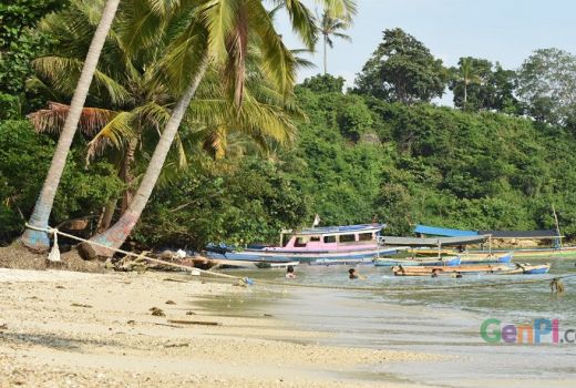 Menikmati Keindahan Pantai Ketapang di Lampung - GenPI.co