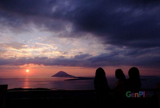Tak Harus Ke Pantai, Sunset di Manado Bisa Dilihat dari Gunung Ini - GenPI.co