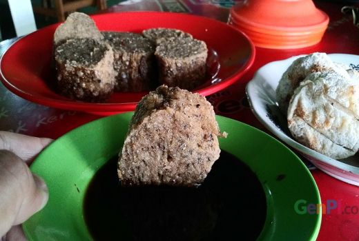 Pempek Kulit Berbentuk Lenjer dengan Citarasa Paling Otentik di Palembang, Ada di Sini! - GenPI.co