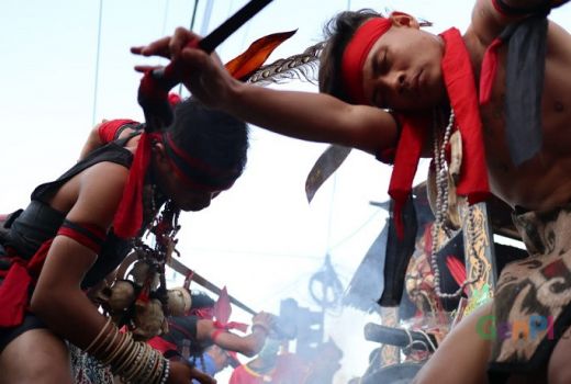 Ribuan Tatung Kerasukan Roh Dewa di Festival Cap Go Meh Singkawang - GenPI.co