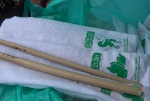 Kurangi Sampah, Komunitas ini Bikin Sedotan dari Bambu - GenPI.co
