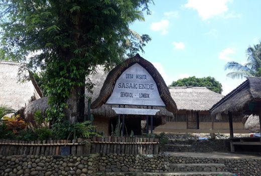 Wah, Lantai Rumah Tradisional ini dari Kotoran Sapi, Loh! - GenPI.co