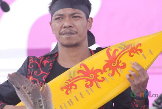 Festival Crossborder Ikut Memperkenalkan Alat Musik Tradisional Kalimantan, Sape - GenPI.co