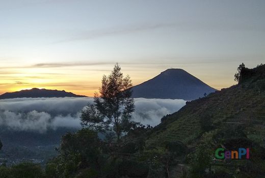 Menikmati Matahari Terbit di Ketinggian tanpa Mendaki - GenPI.co