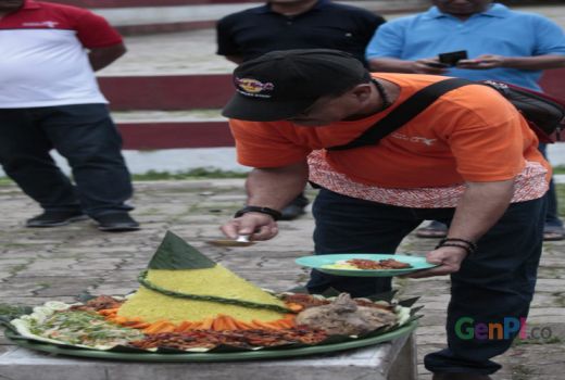 Semangat Sukses, Potong Tumpeng Jadi Ritual Pembuka Konser Musik Atambua 2019 - GenPI.co