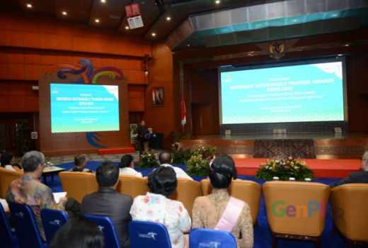 Ingin Jadi Kelas Dunia, Semua Destinasi Wisata Indonesia Harus Bersertifikasi - GenPI.co