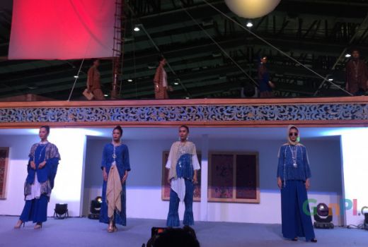 Selain untuk Gendong Bayi, Jarit Bisa Jadi Busana Kekinian - GenPI.co