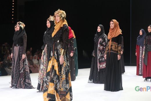 Modis! Zaskia Sungkar Hadirkan Busana Muslim Dengan Motif Tenun Kalimantan - GenPI.co
