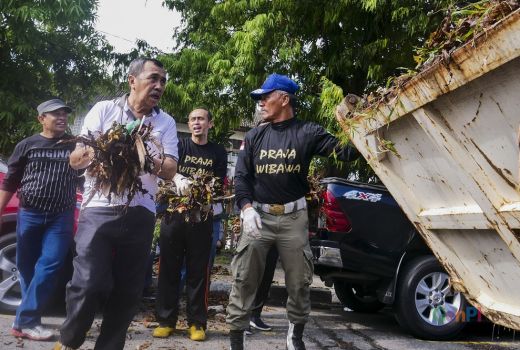 Gubernur Riau Ikut Gotong Royong Bersihkan Sampah di Jalan - GenPI.co