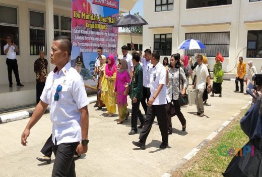 Mufidah Jusuf Kalla Minta Kepala Daerah Melestarikan Budaya Tenun - GenPI.co