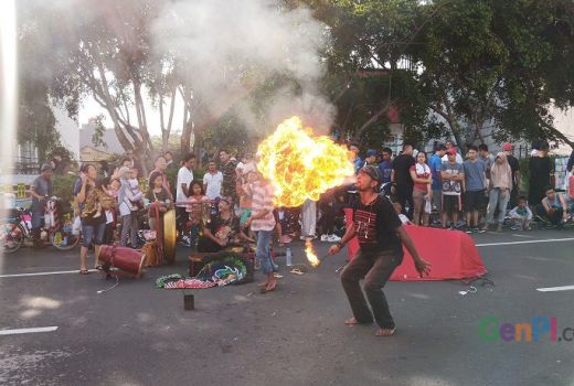 Atraksi Kuda Lumping Dimainkan Secara Jenaka Menghibur Warga - GenPI.co