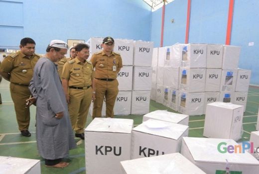 Wakil Wali Kota Tangerang Pantau Pengiriman Logistik Pemilu - GenPI.co