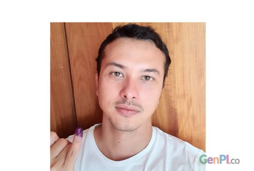 Demi Pemilu, Nicholas Saputra Unggah Foto Selfie Pertamanya - GenPI.co