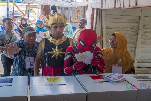 Gatotkaca dan Spiderman Ikut Nyoblos Pemilu di Pekanbaru - GenPI.co
