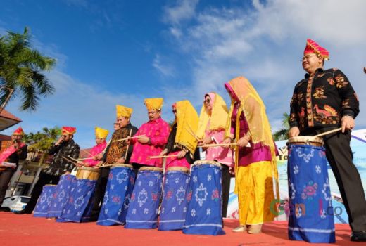 Tari Mokambu dan Pemukulan Gimba Awali Festival Teluk Tomini 2019 - GenPI.co
